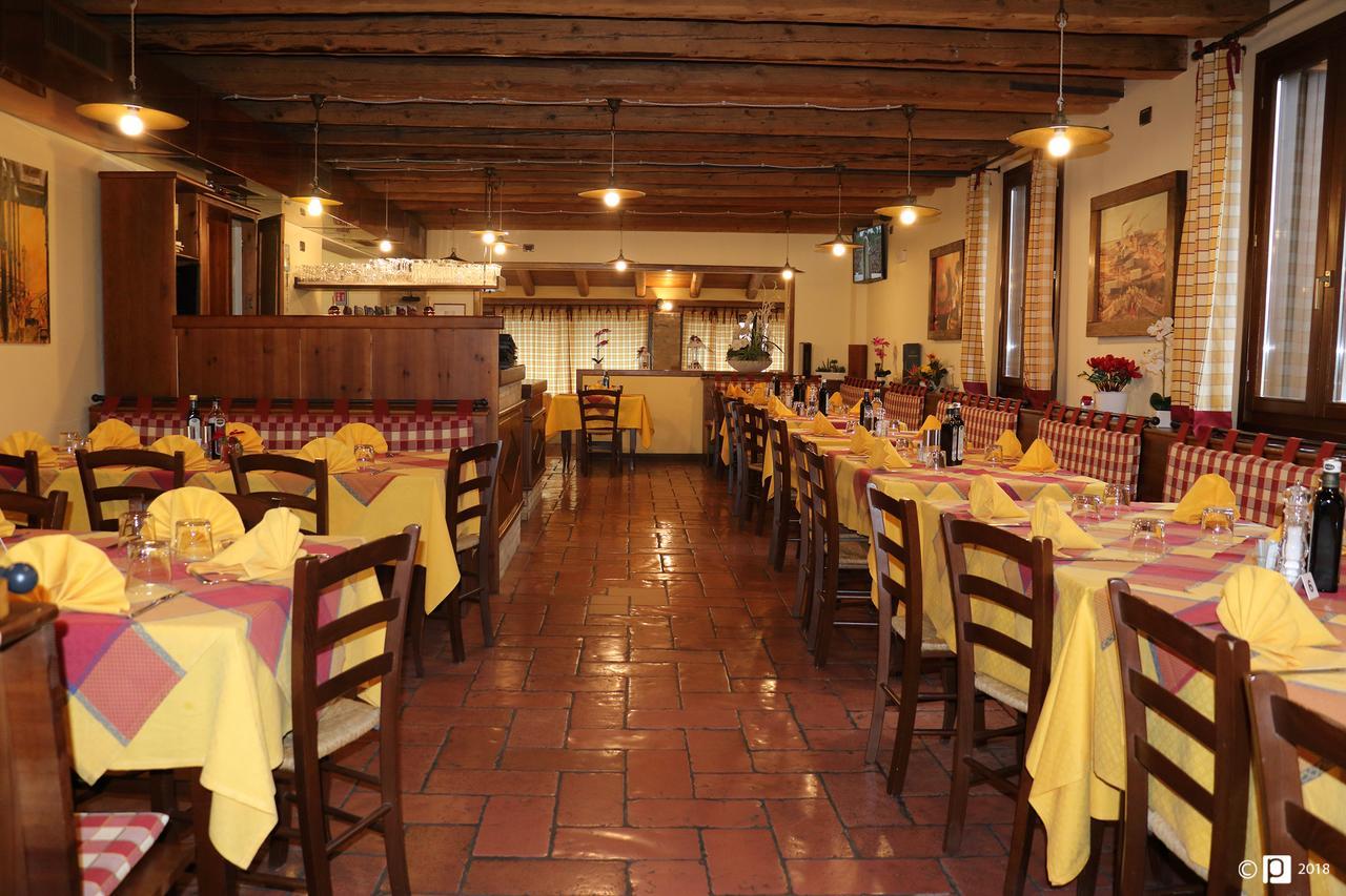 Hotel Ristorante "La Stazione" Cordovado Exteriör bild