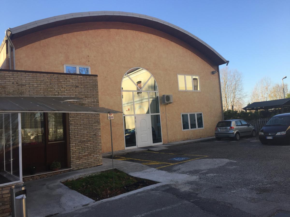 Hotel Ristorante "La Stazione" Cordovado Exteriör bild