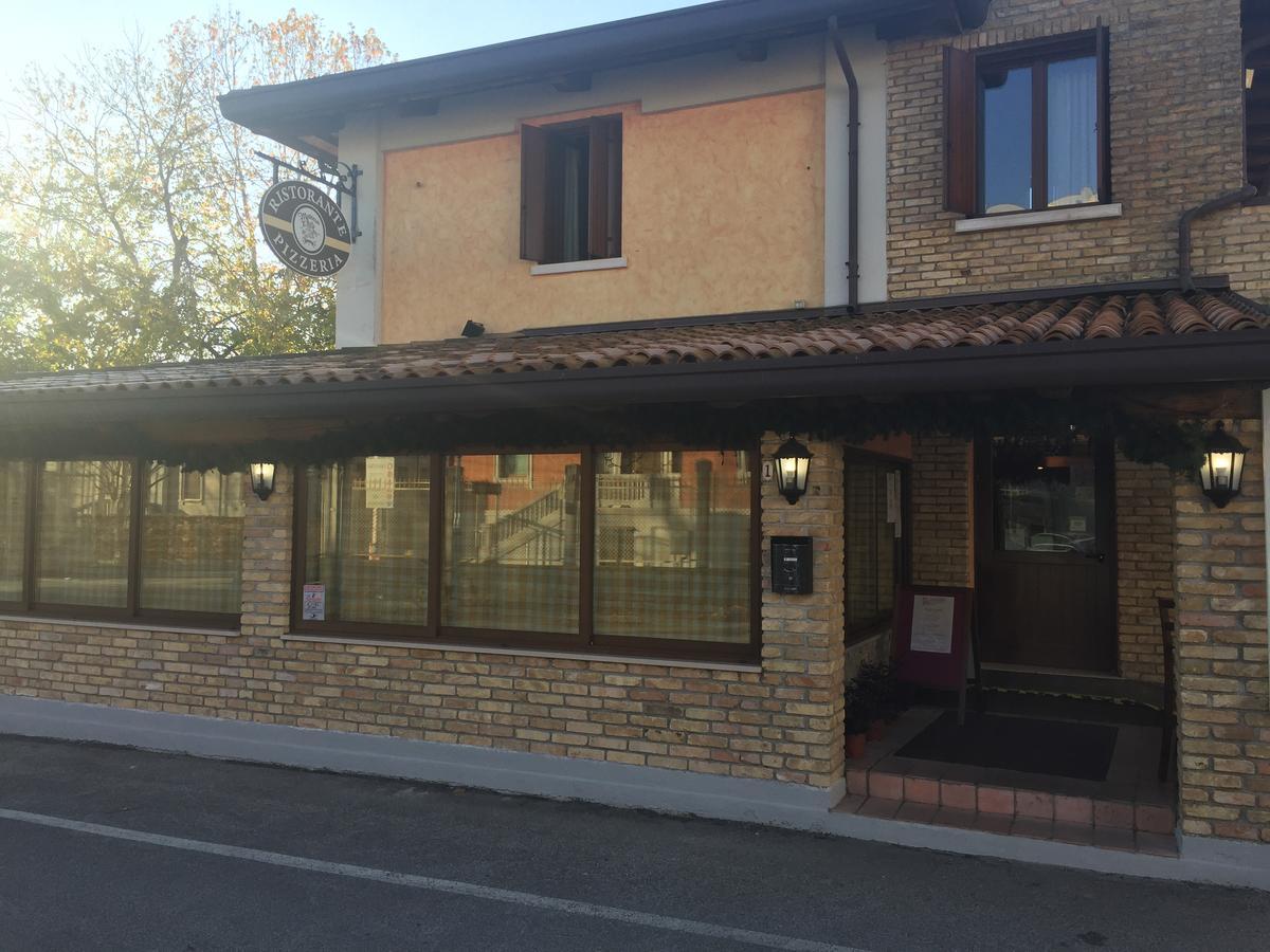 Hotel Ristorante "La Stazione" Cordovado Exteriör bild