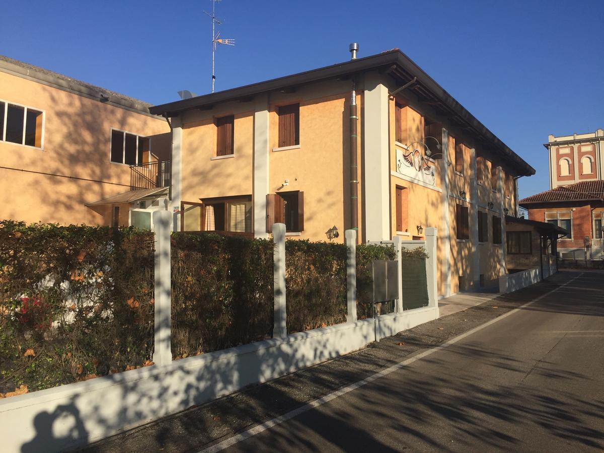 Hotel Ristorante "La Stazione" Cordovado Exteriör bild